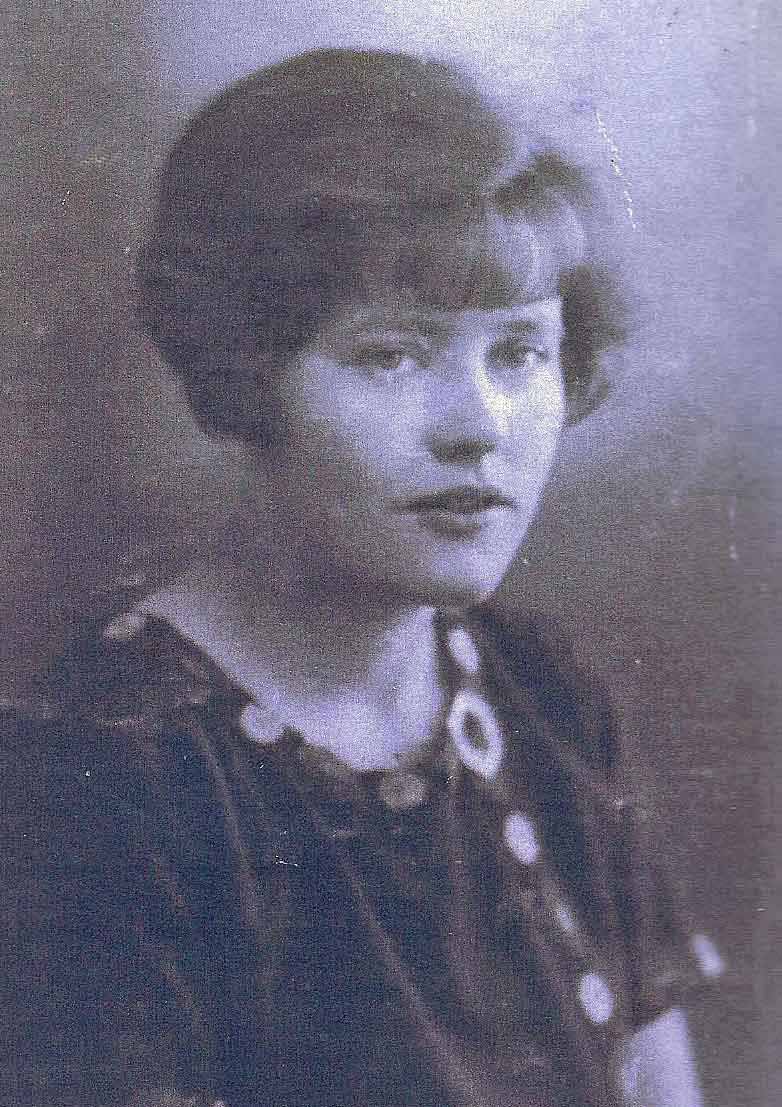 Ethel Simmonds 1906 at about 21