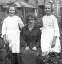 Florence with sisters Agnes and Hanna