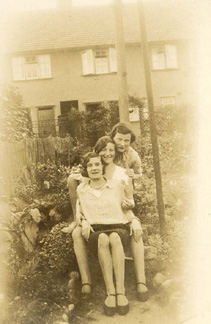 Henry's daughters Kate, Nell and Nancy Dunn
